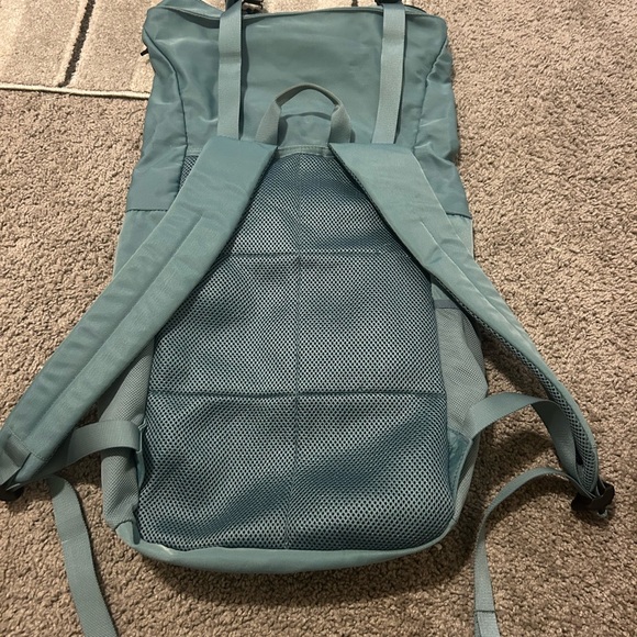 Fabletics the only backpack - Picture 2 of 3